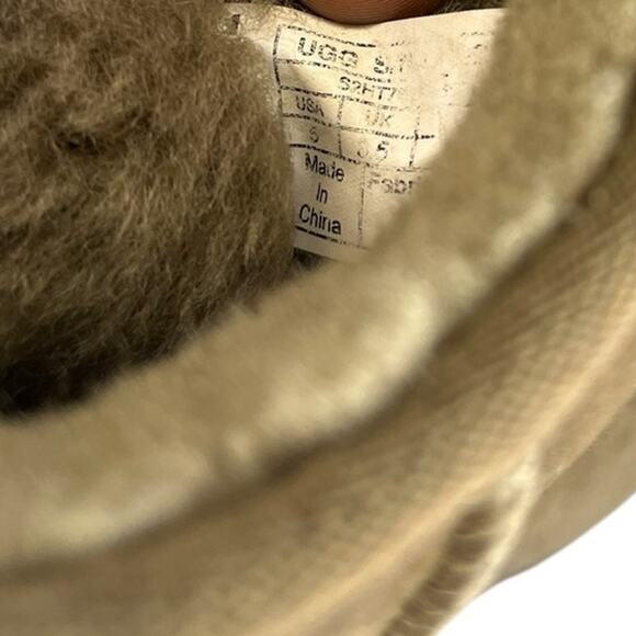 ***SOLD*** UGG Classic Short Suede Faux Fur Lined Winter Snow Boot Size 6 Brown - Picture 6 of 6